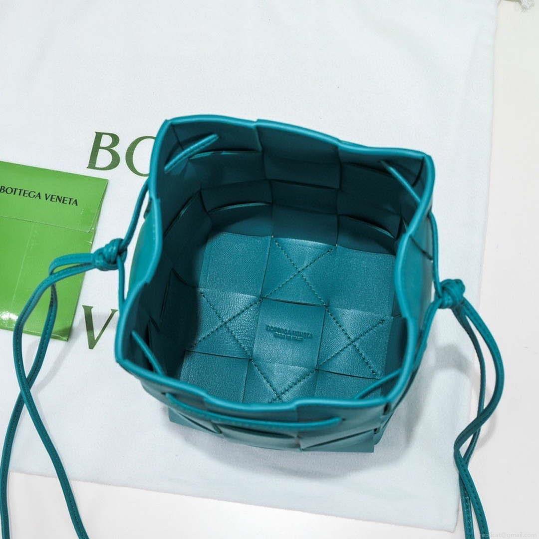 Bottega Veneta BV 680218 Small Cassette Cross-Body Bucket Blue