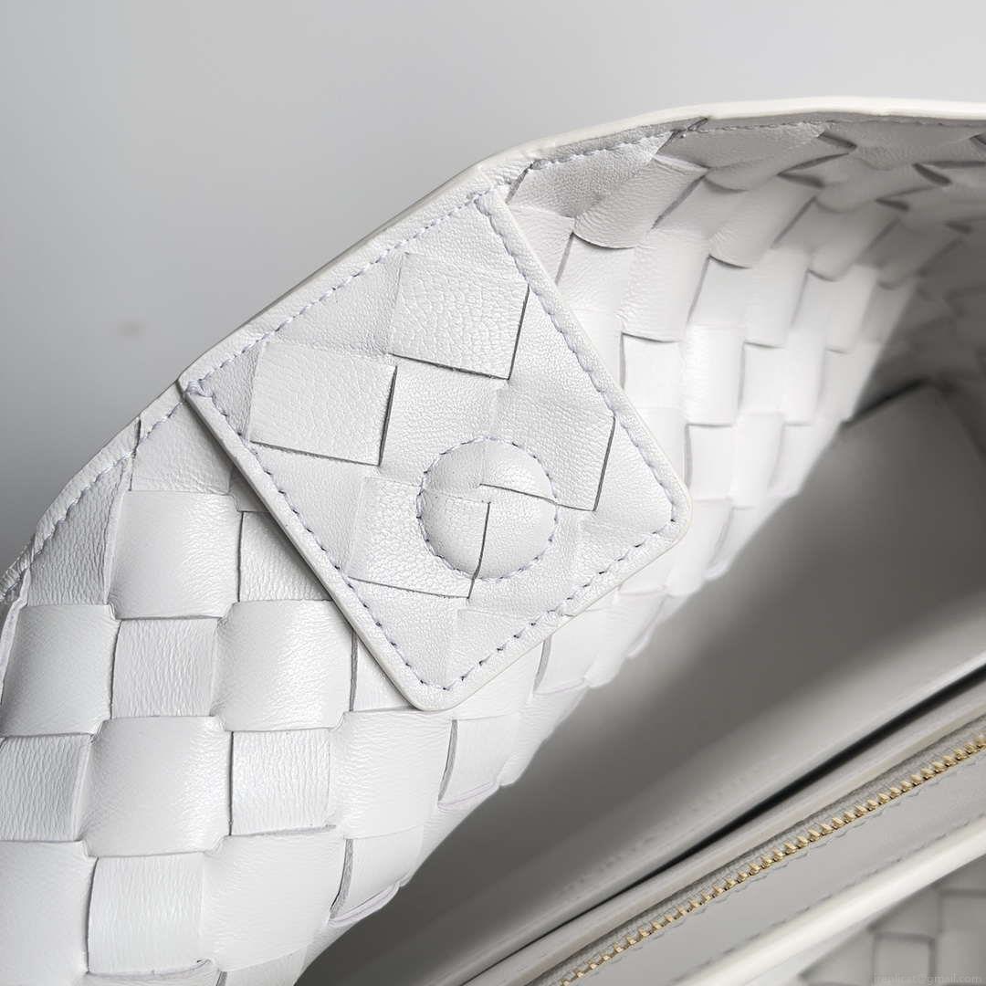 Bottega Veneta BV 754990 Small East/West Andiamo White