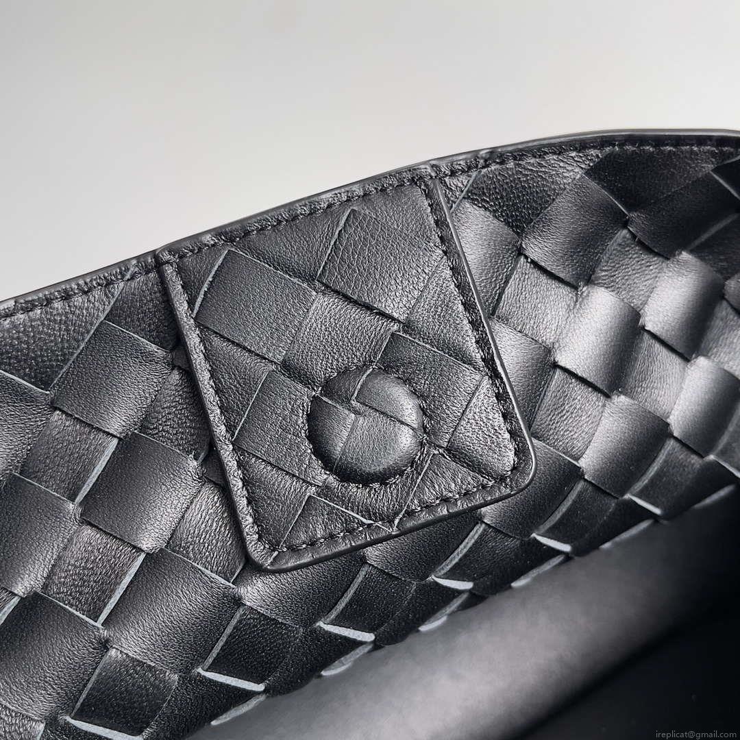 Bottega Veneta BV 754990 Small East/West Andiamo Black