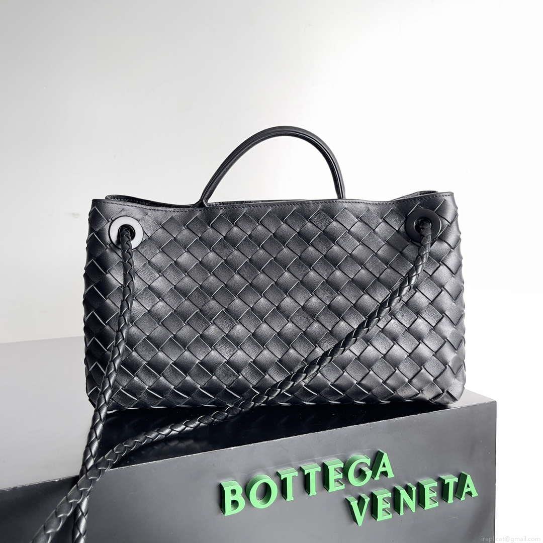 Bottega Veneta BV 754990 Small East/West Andiamo Black