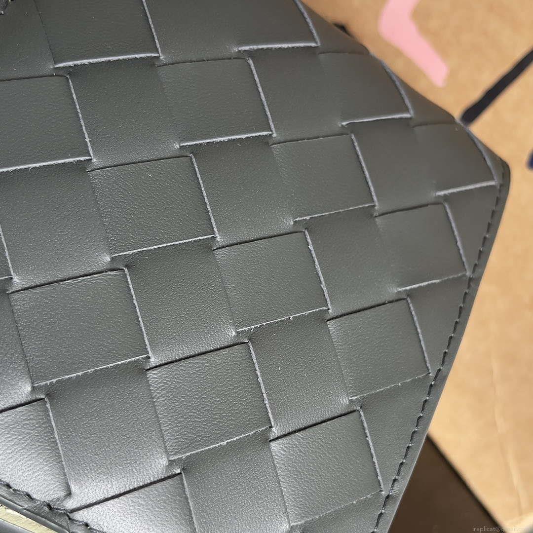 Bottega Veneta BV 743211 Intrecciato Bi-Fold Wallet BV70051