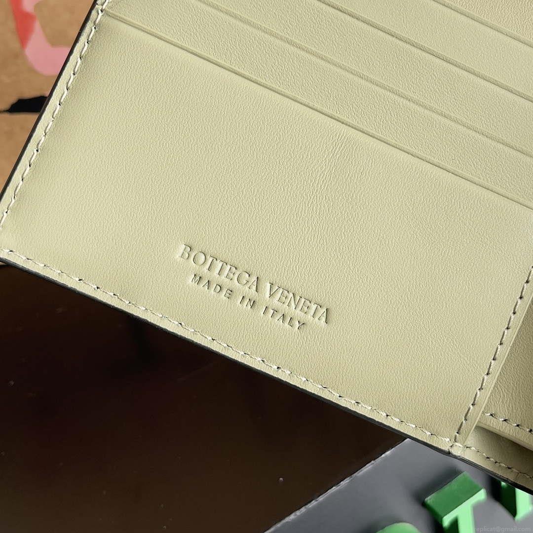 Bottega Veneta BV 743211 Intrecciato Bi-Fold Wallet BV70051