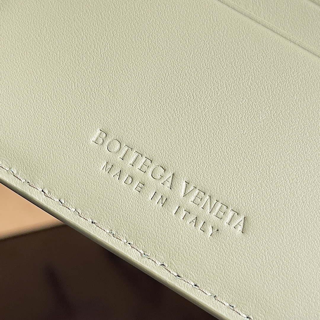 Bottega Veneta BV 743211 Intrecciato Bi-Fold Wallet BV70052