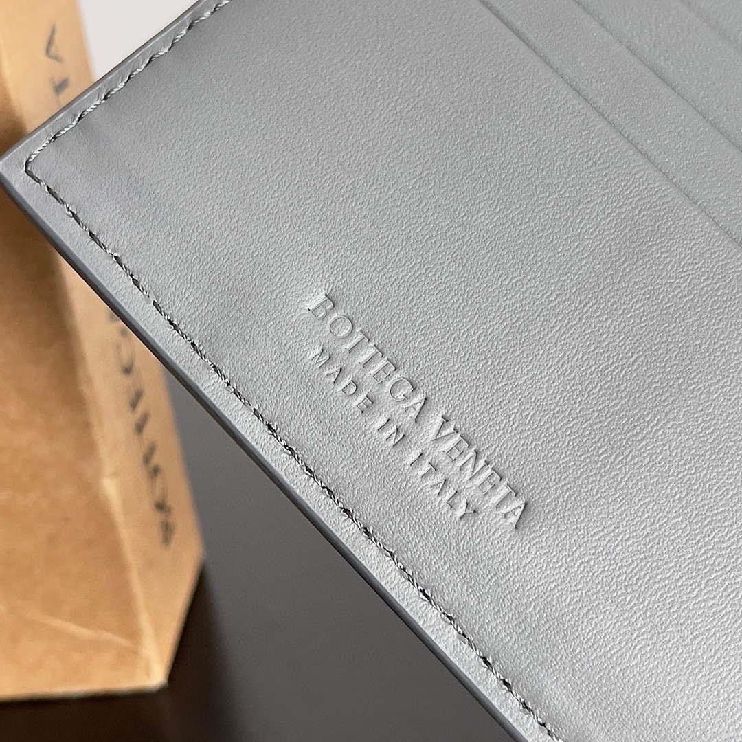 Bottega Veneta BV 743211 Intrecciato Bi-Fold Wallet BV70056