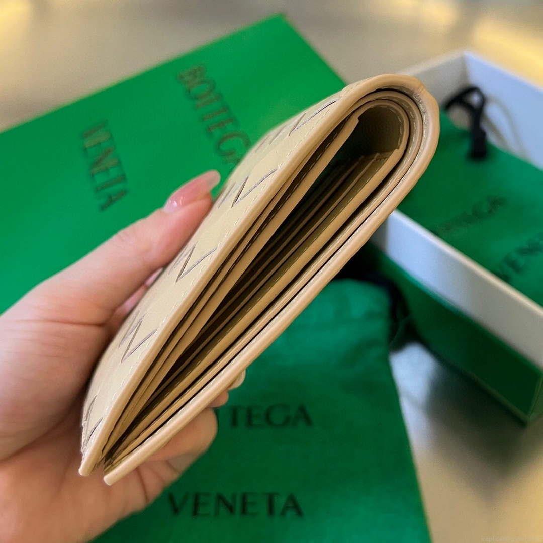 Bottega Veneta BV 743211 Intrecciato Bi-Fold Wallet BV70061