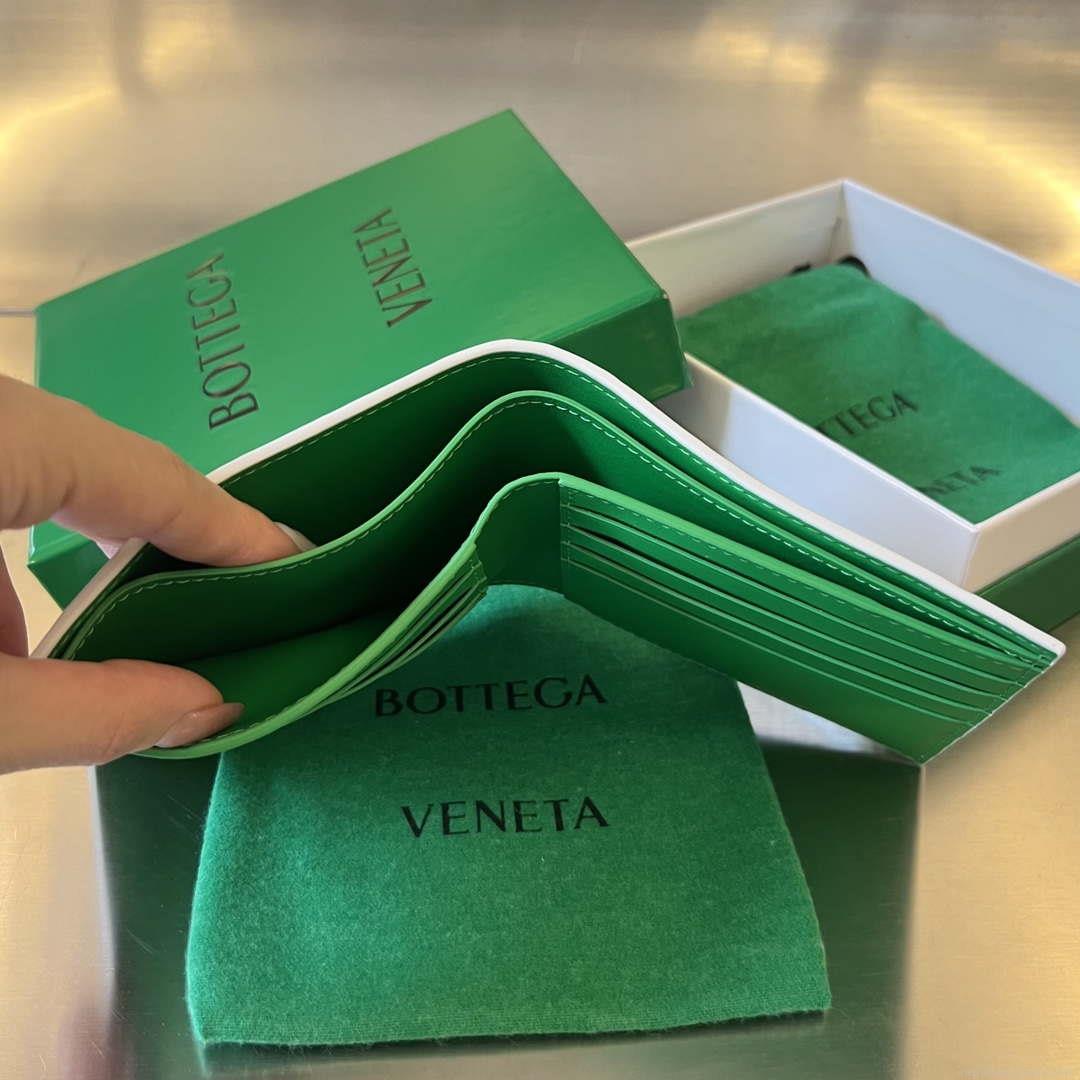 Bottega Veneta BV 743211 Intrecciato Bi-Fold Wallet BV70062