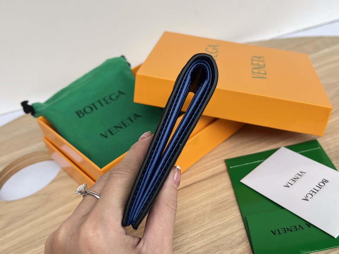 Bottega Veneta BV 743211 Intrecciato Bi-Fold Wallet BV70066