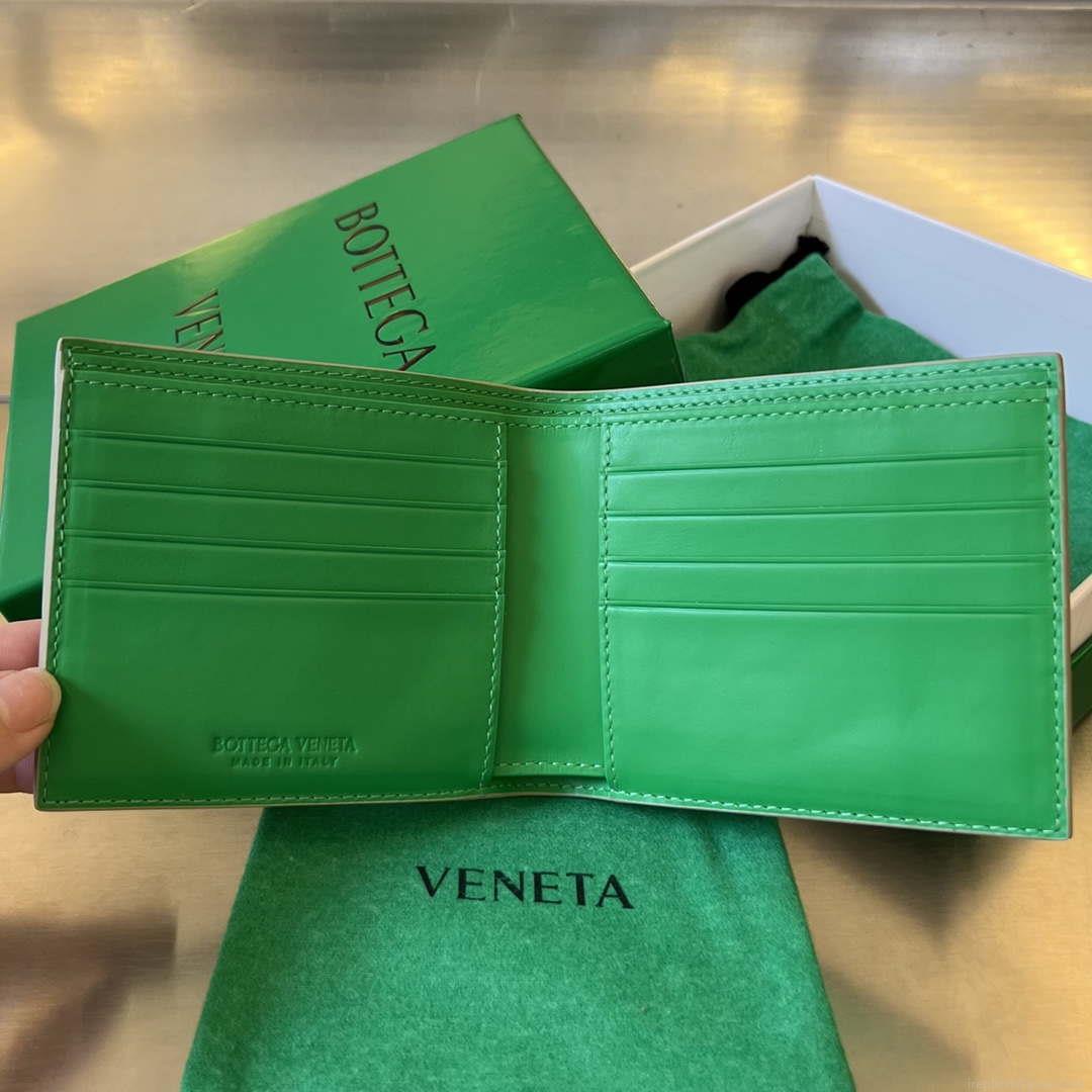 Bottega Veneta BV 743211 Intrecciato Bi-Fold Wallet BV70069