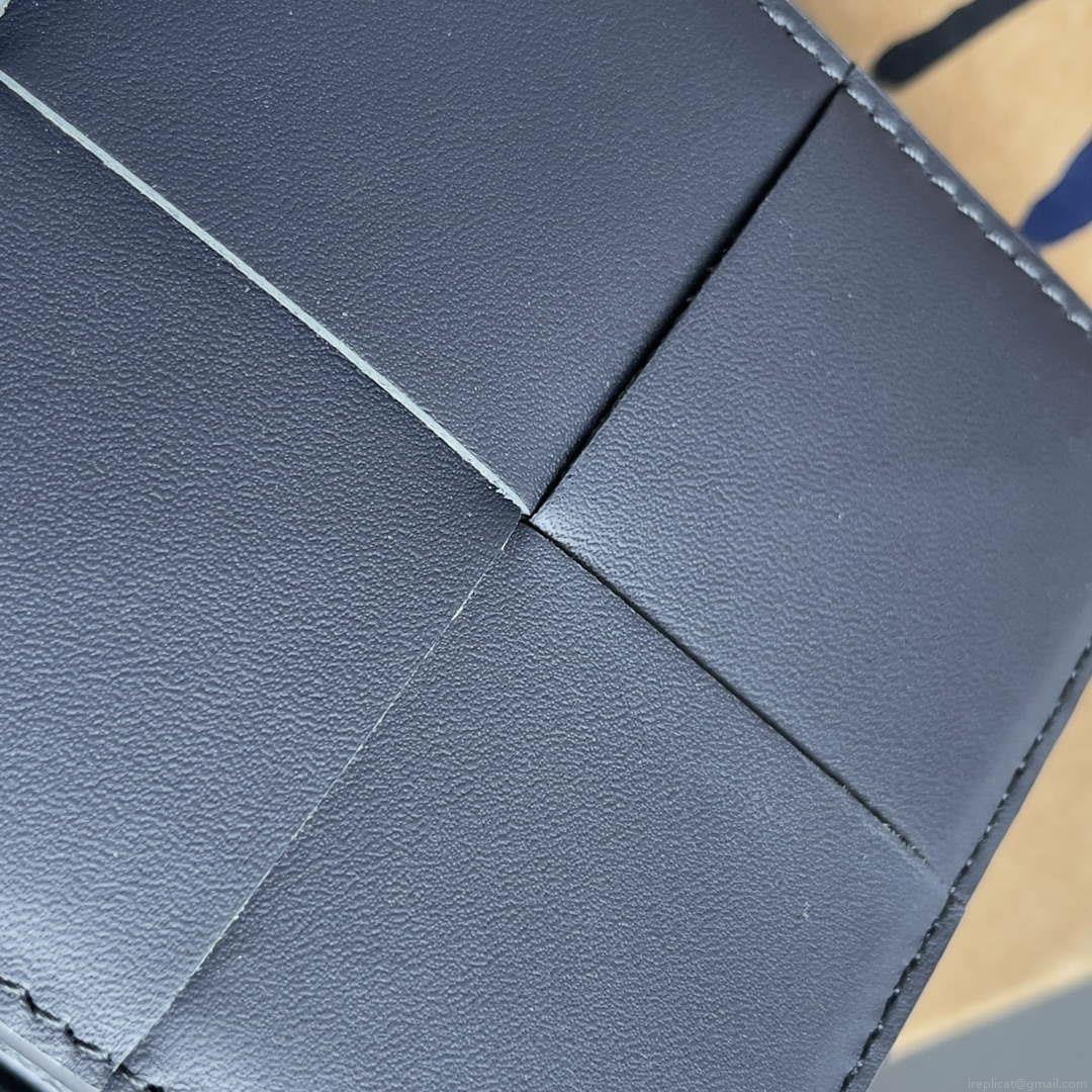 Bottega Veneta BV 740261 Bi-Fold Wallet With Coin Purse BV70076
