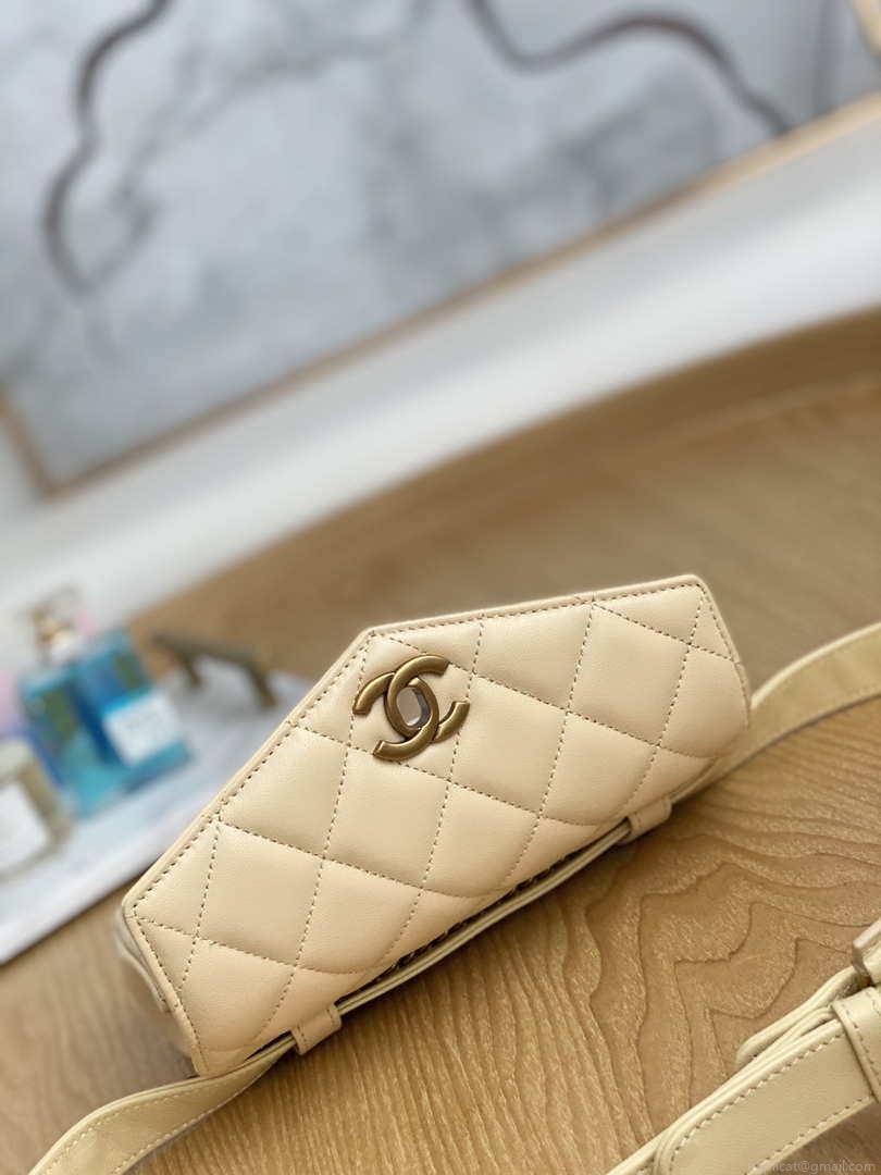 Chanel A99009 Waist bag Lambskin Apricot Gold