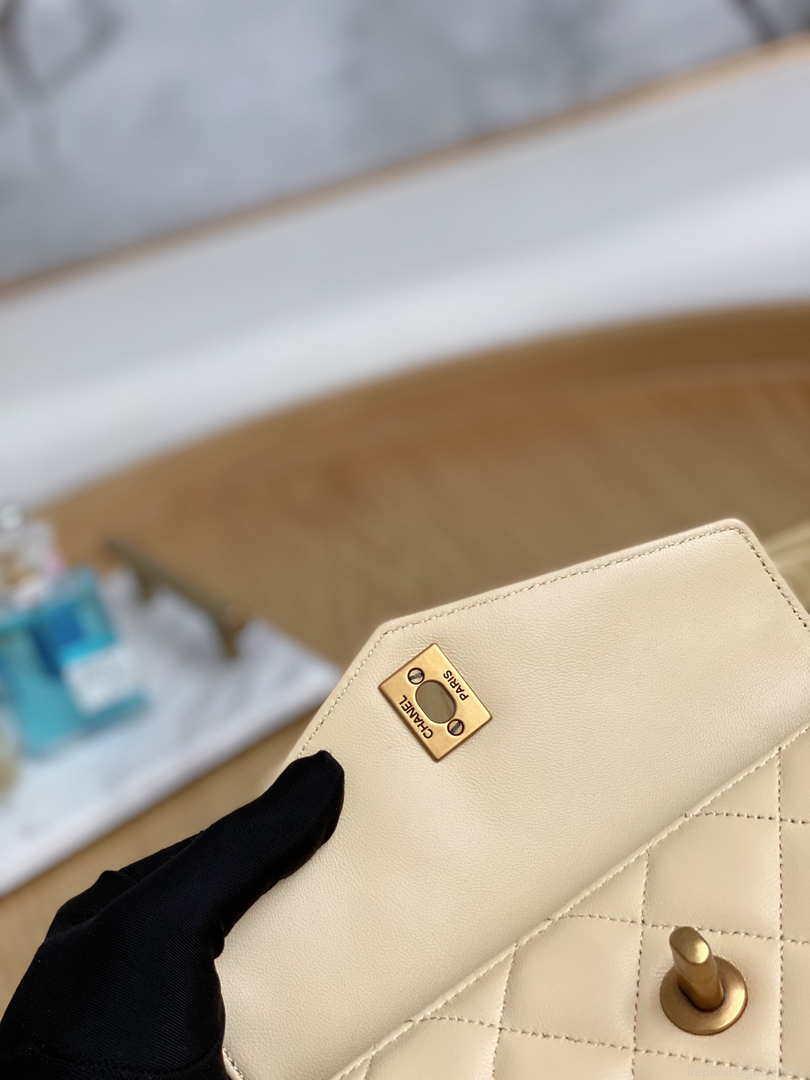 Chanel A99009 Waist bag Lambskin Apricot Gold