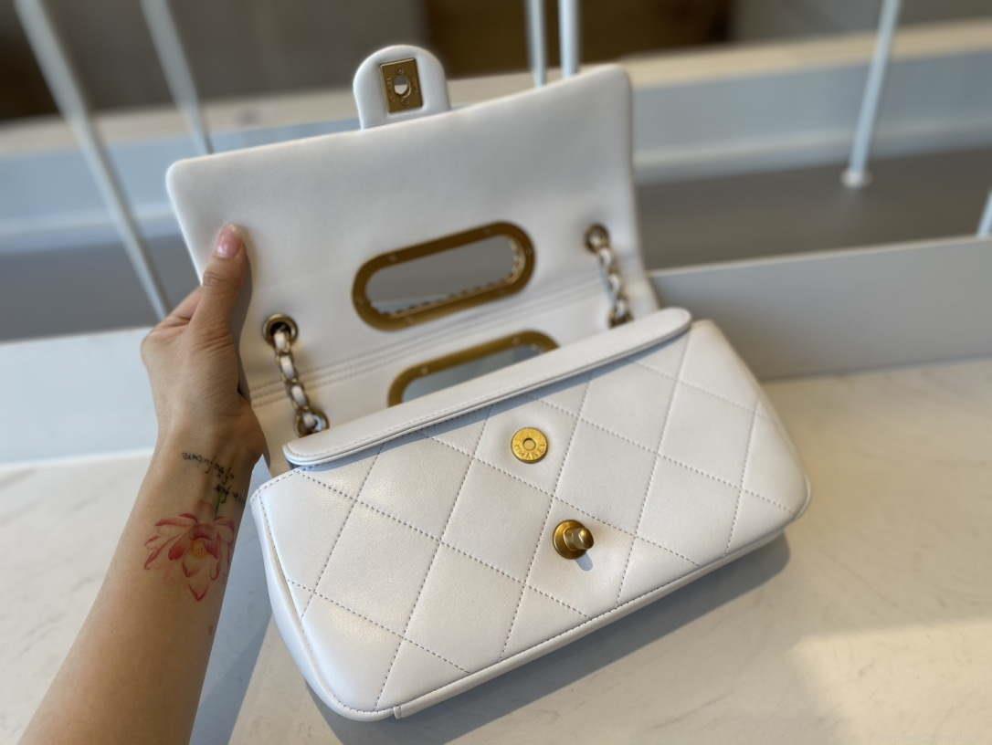 Chanel AS1466 Chanel White small flap Bag Lambskin B02345