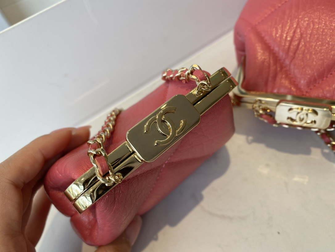 Chanel AS1555 Clutch with chain Shiny Aged Lambskin Red
