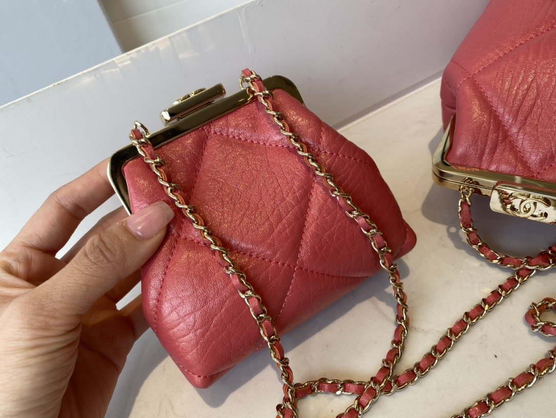 Chanel AS1555 Clutch with chain Shiny Aged Lambskin Red