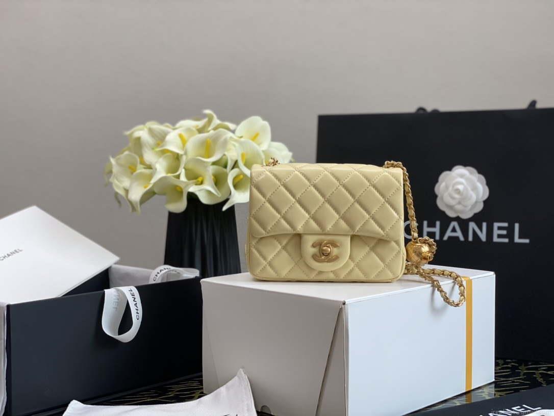 Chanel As1786 Flap Bag NA106 Shoulder Handbag B02916 Lambskin Yellow