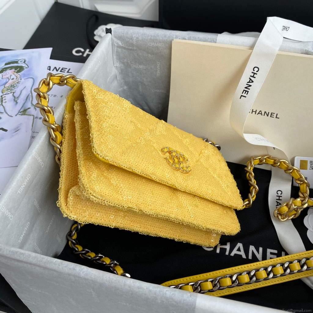 Chanel AP0250 Chanel 19 wallet on chain shiny Lambskin Beads Yellow
