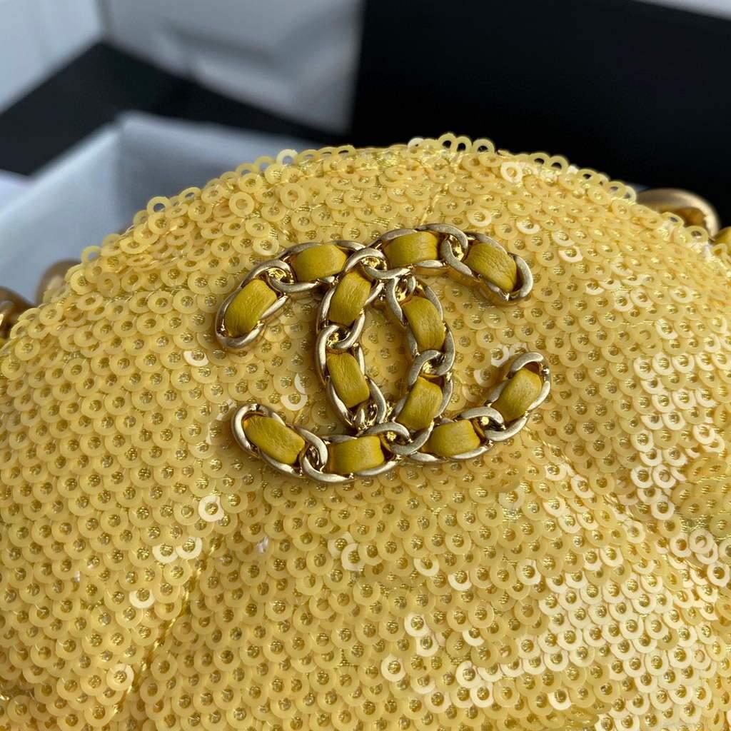 Chanel AP0945 chanel 19 clutch with chain Lambskin Beads Yellow