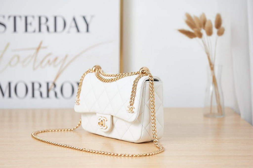 Chanel AS3114 Flap Bag Lambskin White