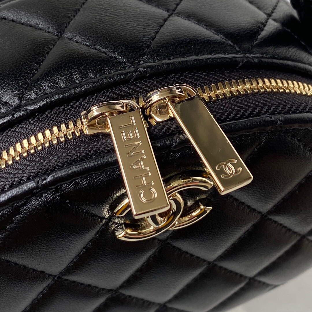 Chanel Vanity Case Shiny Lambskin Gold AP2731 Black
