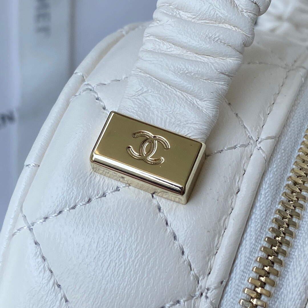 Chanel Vanity Case Shiny Lambskin Gold AP2731 White