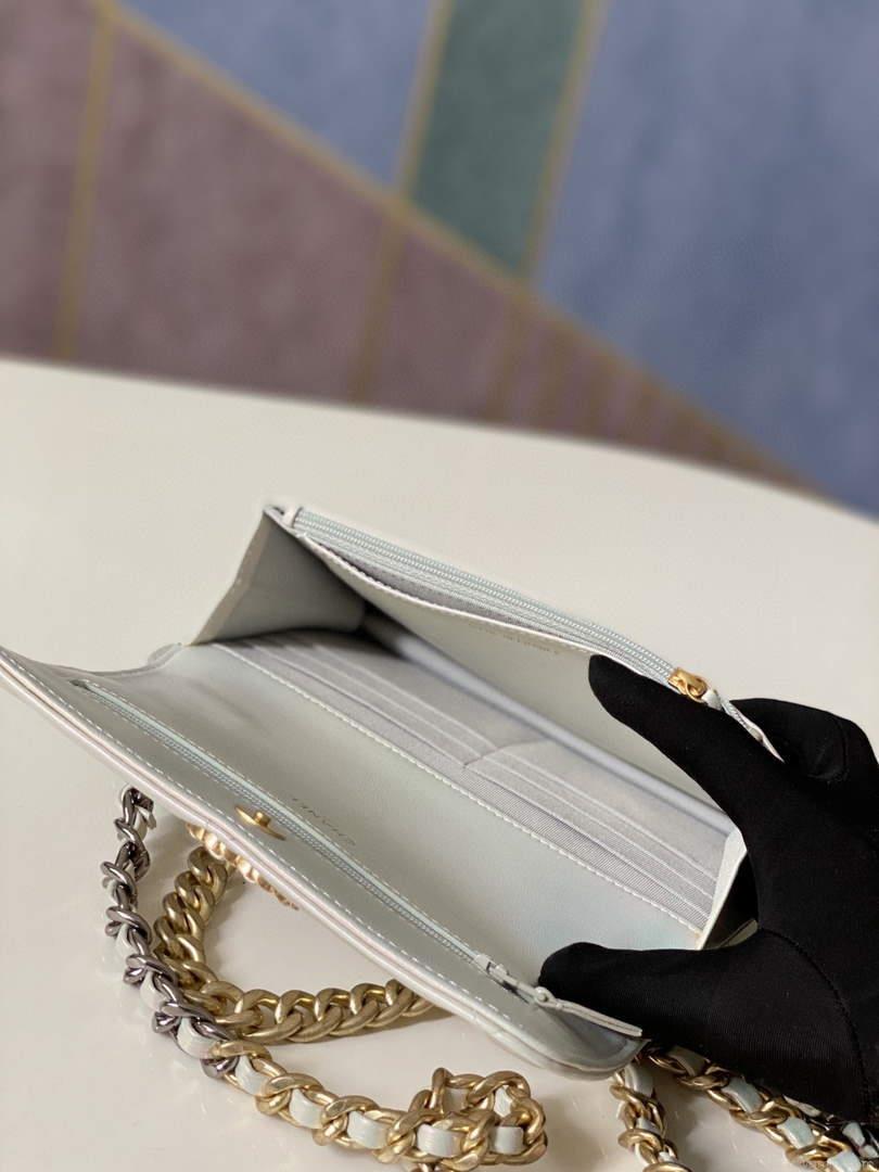 Chanel A86092 WOC Chain Wallet Bag Lambskin White