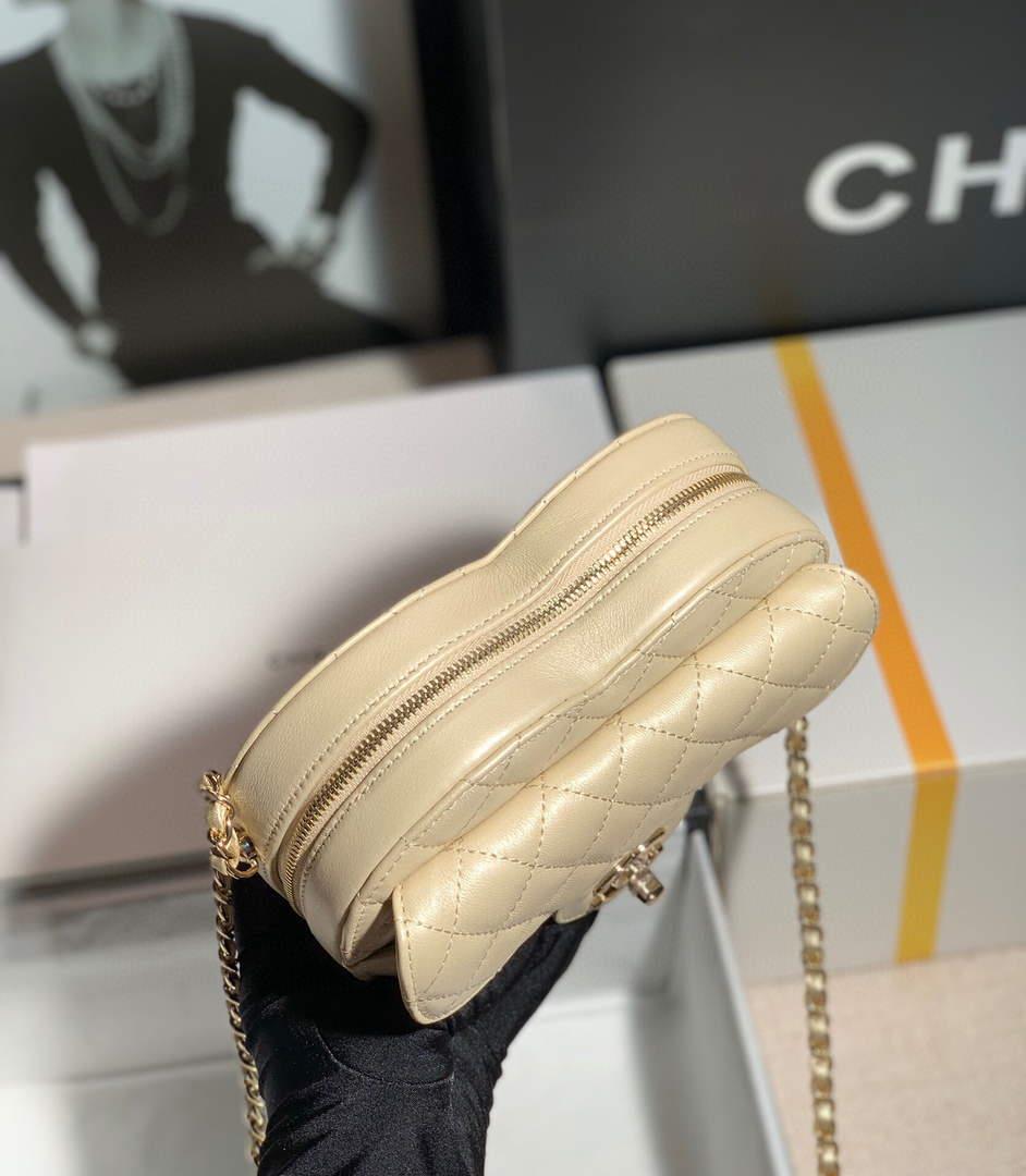 Chanel AS3191 Large Heart Bag Lambskin Gold