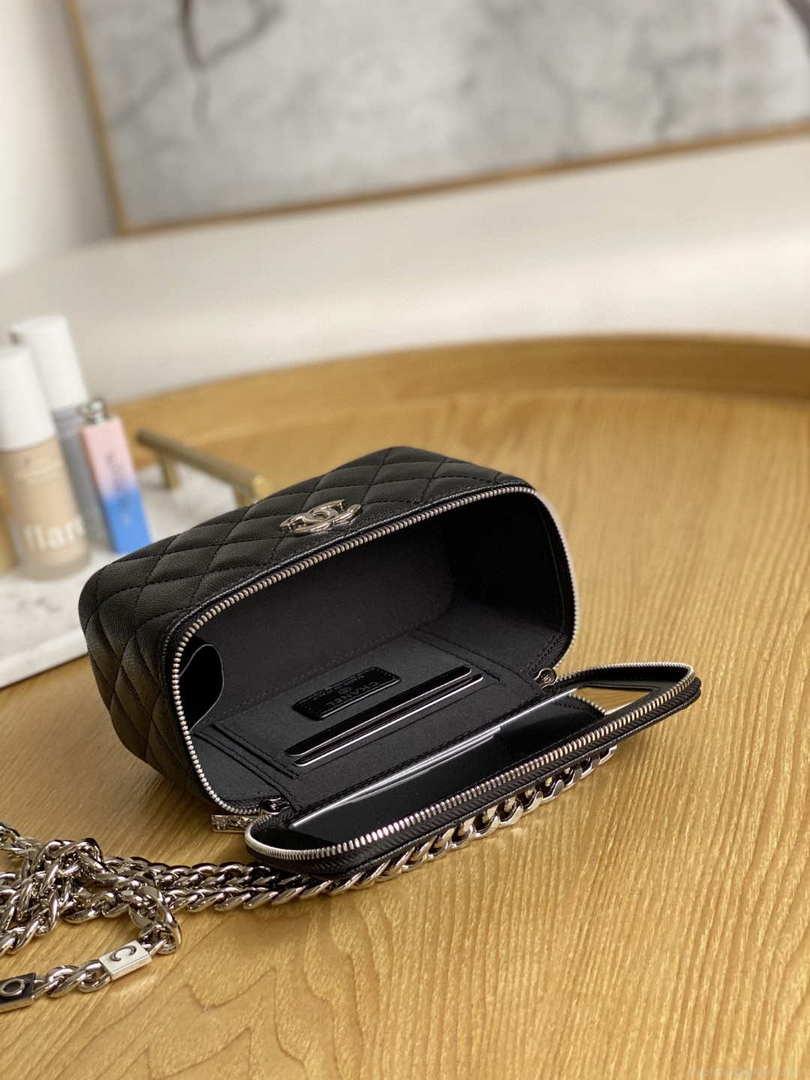 Chanel A81194 Vanity with chain Calfskin Sliver Black