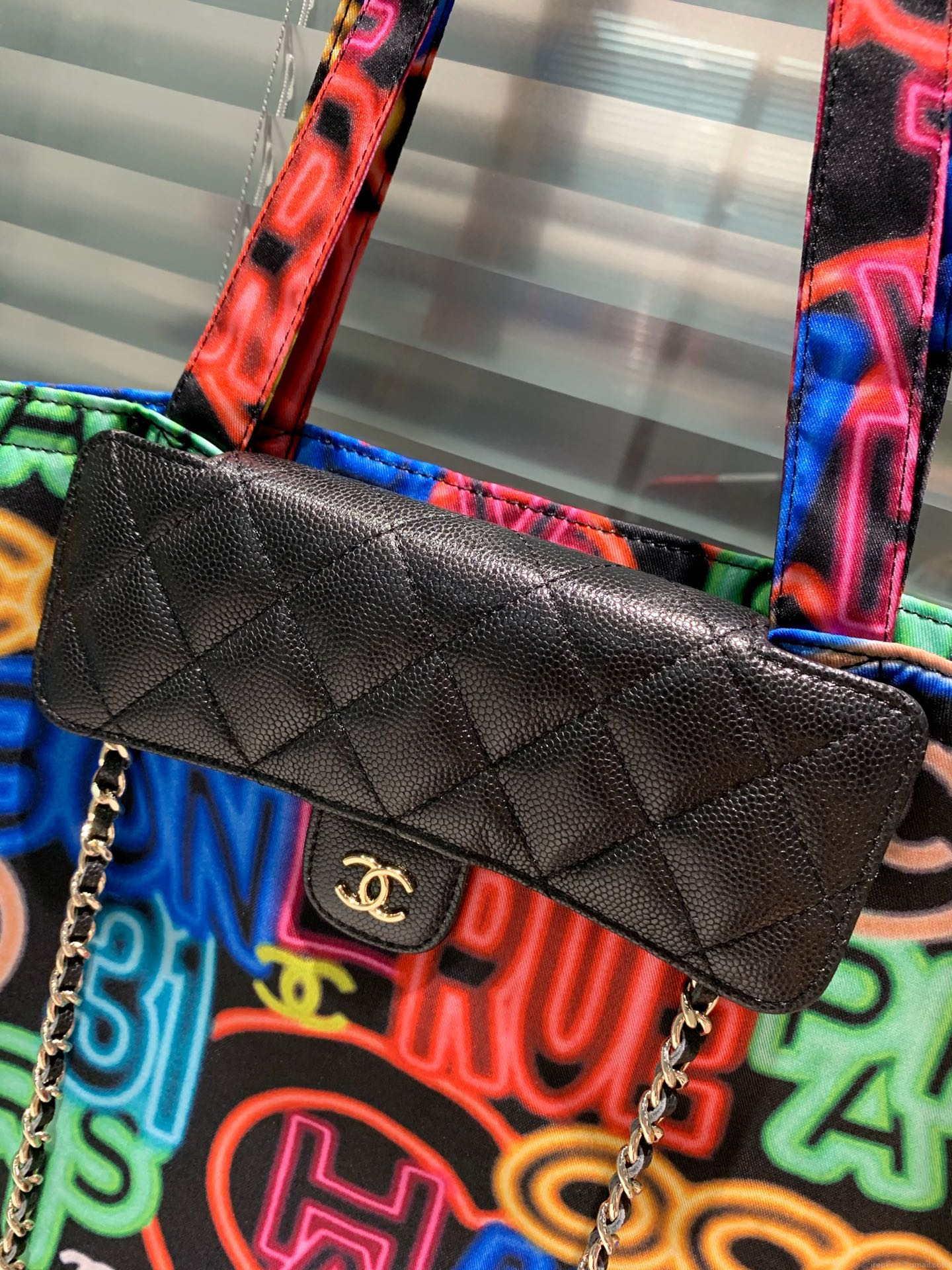 Chanel AS2306 Hobo Shopping Handbag Flap Graffiti Print Vintage multicolor gold
