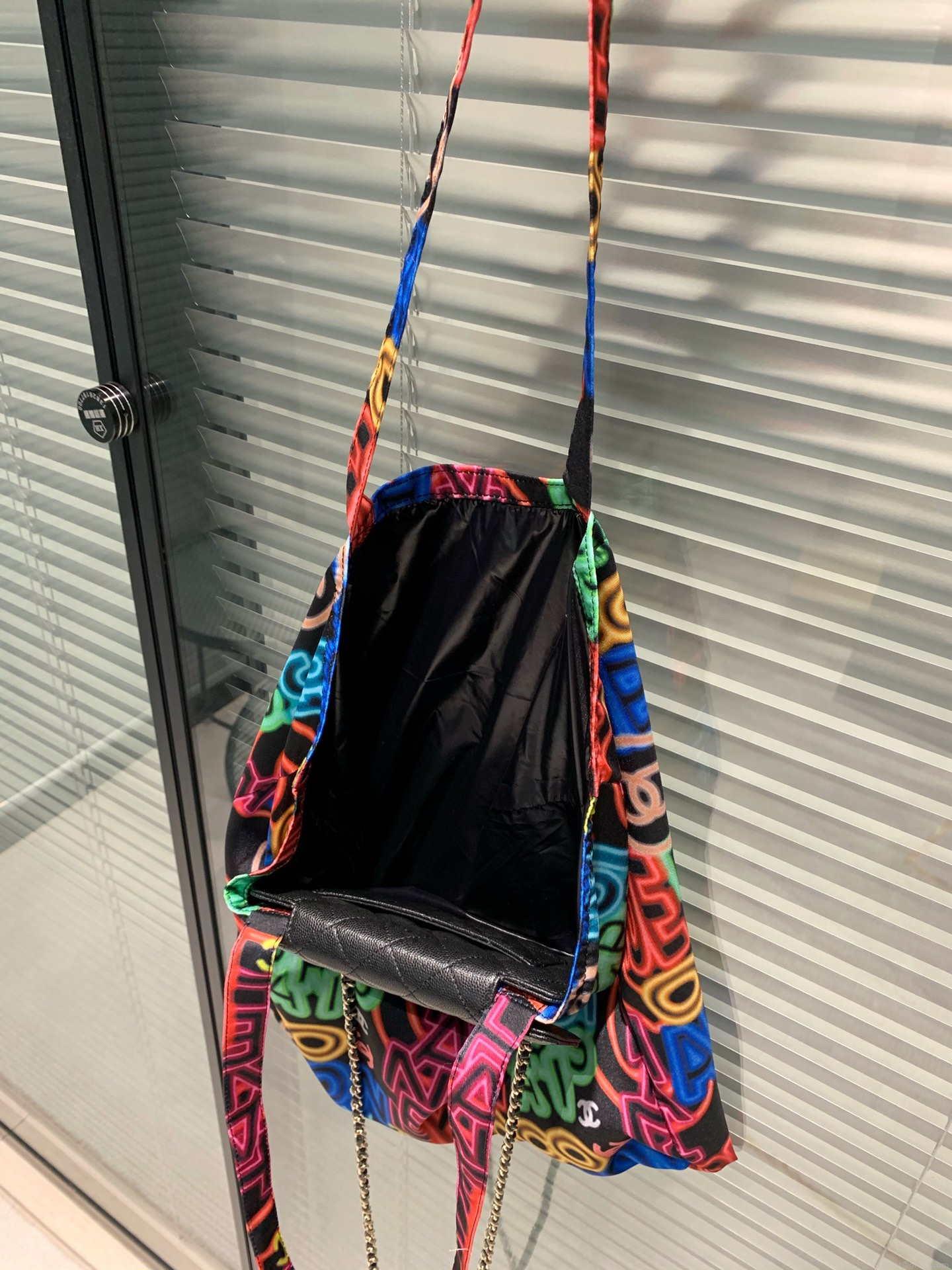 Chanel AS2306 Hobo Shopping Handbag Flap Graffiti Print Vintage multicolor gold