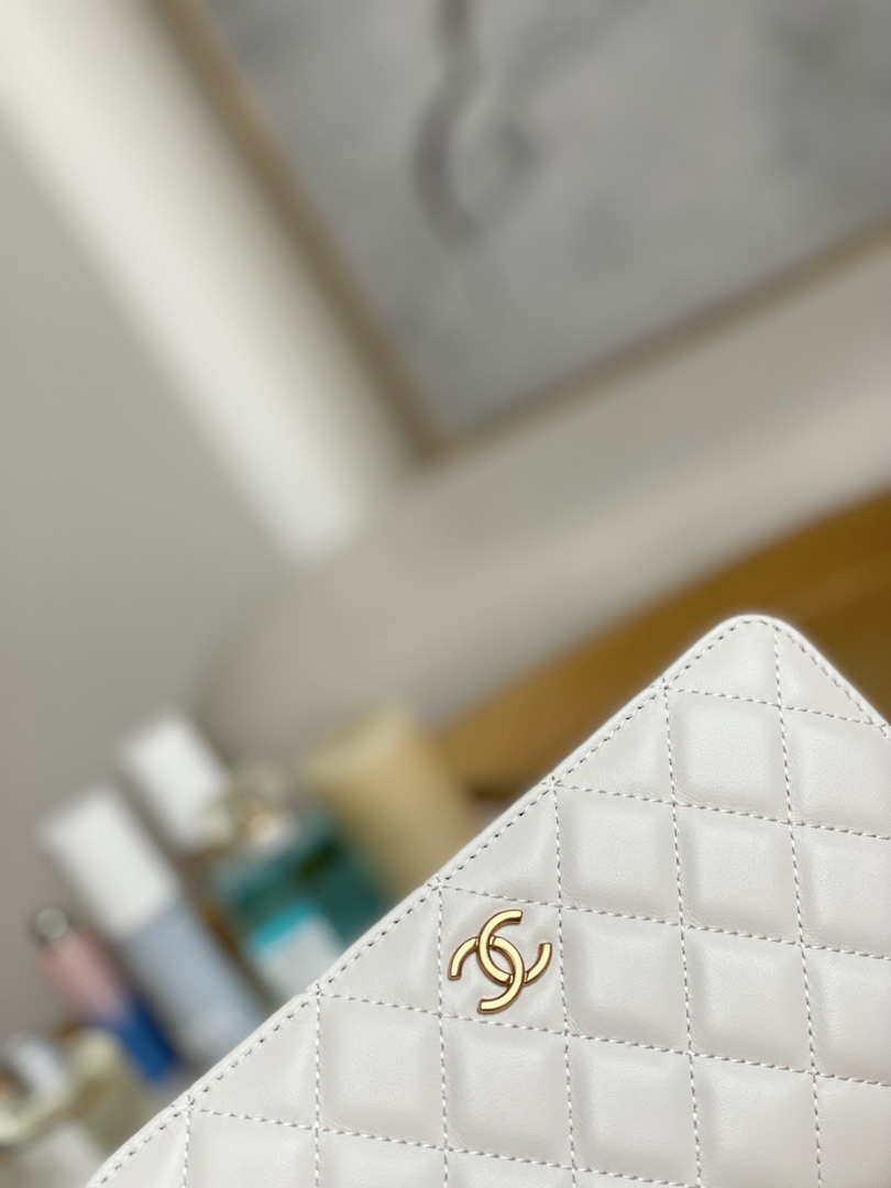 Chanel A81217 Flap Bag Lambskin Onyx Small Square Stewardess Bag White