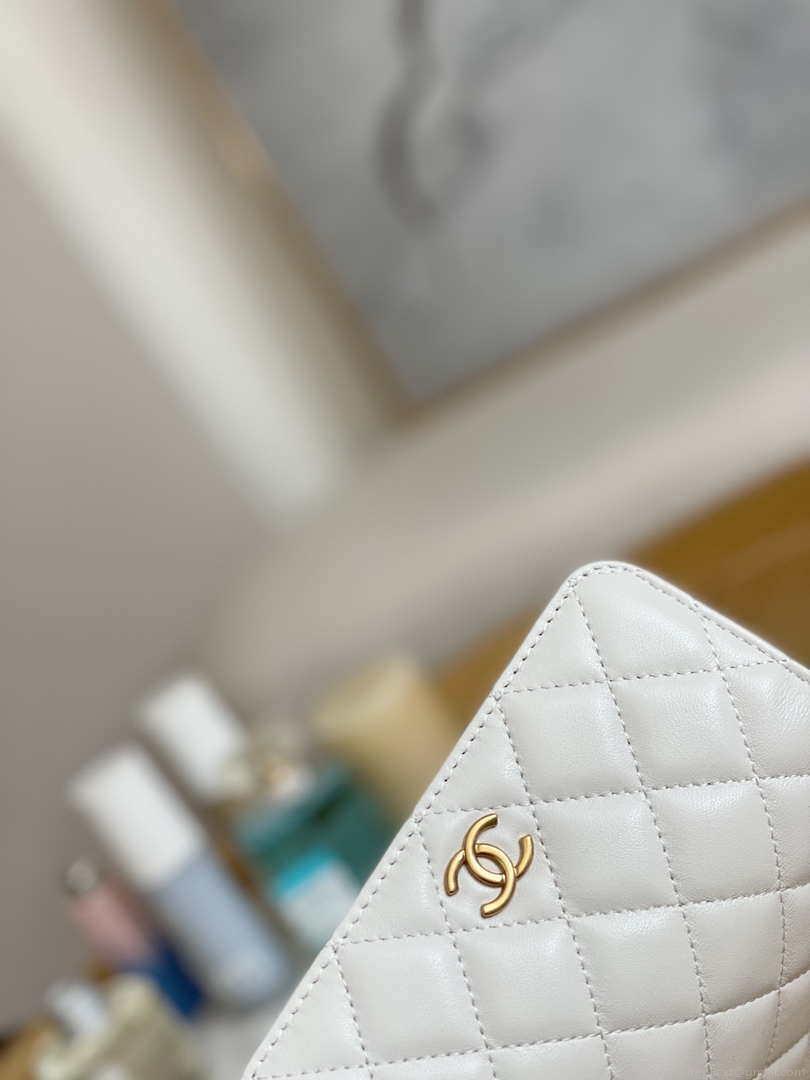 Chanel A68098 Mini Flap Bag Lambskin Onyx Small Square Stewardess Bag White