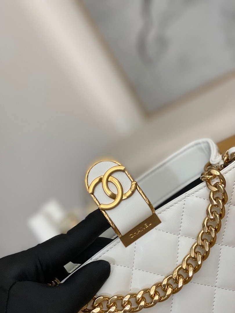 Chanel AS3476 Hobo Handbag Lambskin White
