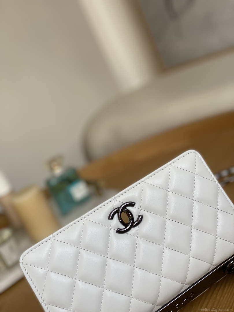 Chanel A88632 WOC 19 Chain Wallet Bag White Lambskin with black havdware