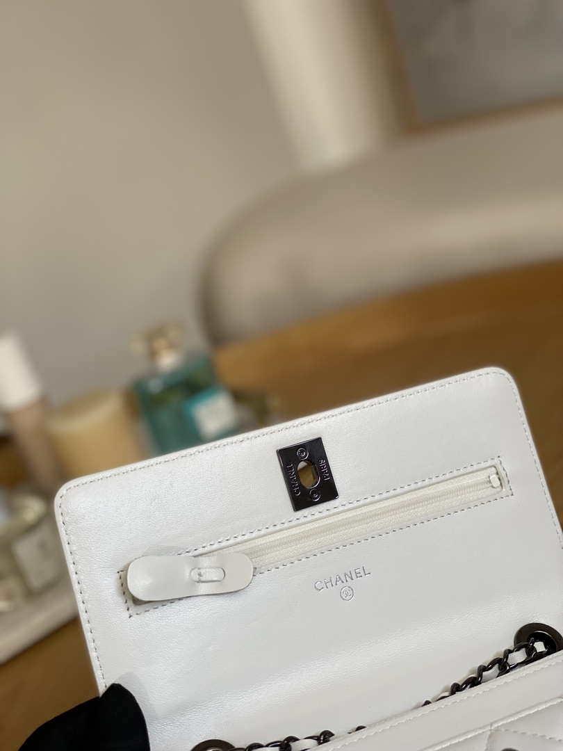 Chanel A88632 WOC 19 Chain Wallet Bag White Lambskin with black havdware