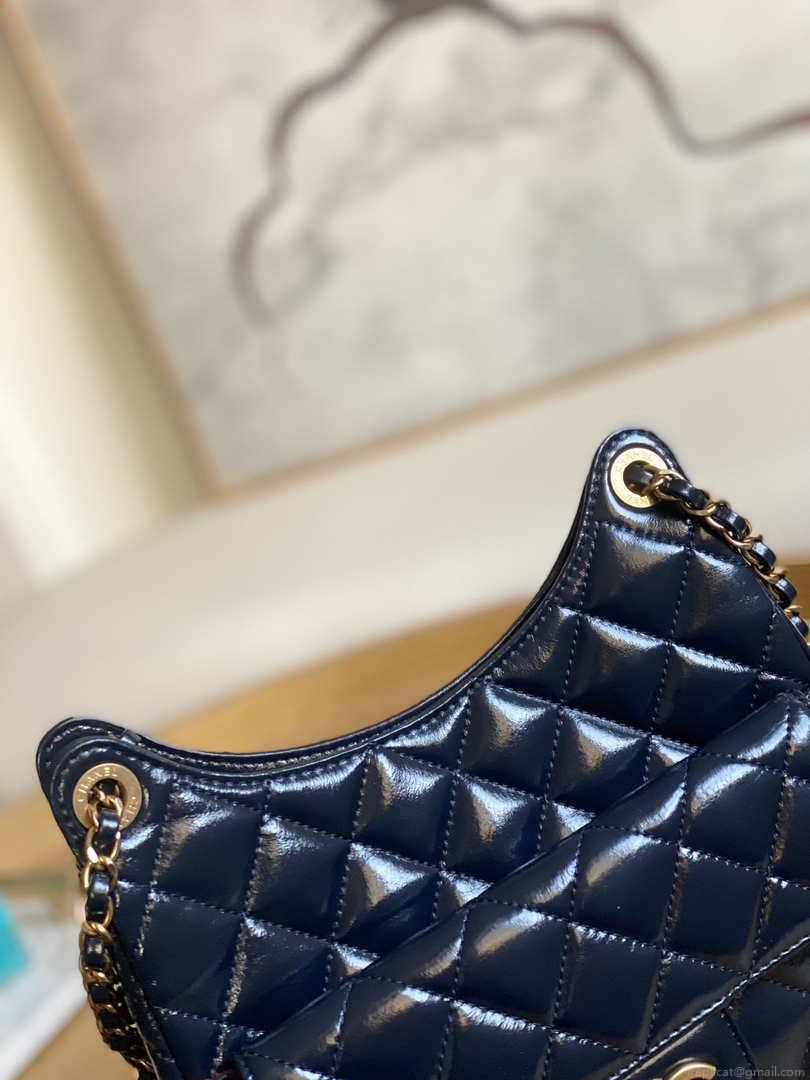 Chanel AS3690 Hobo Handbag Shiny Crumpled Calfskin & Gold-Tone Metal Navy blue