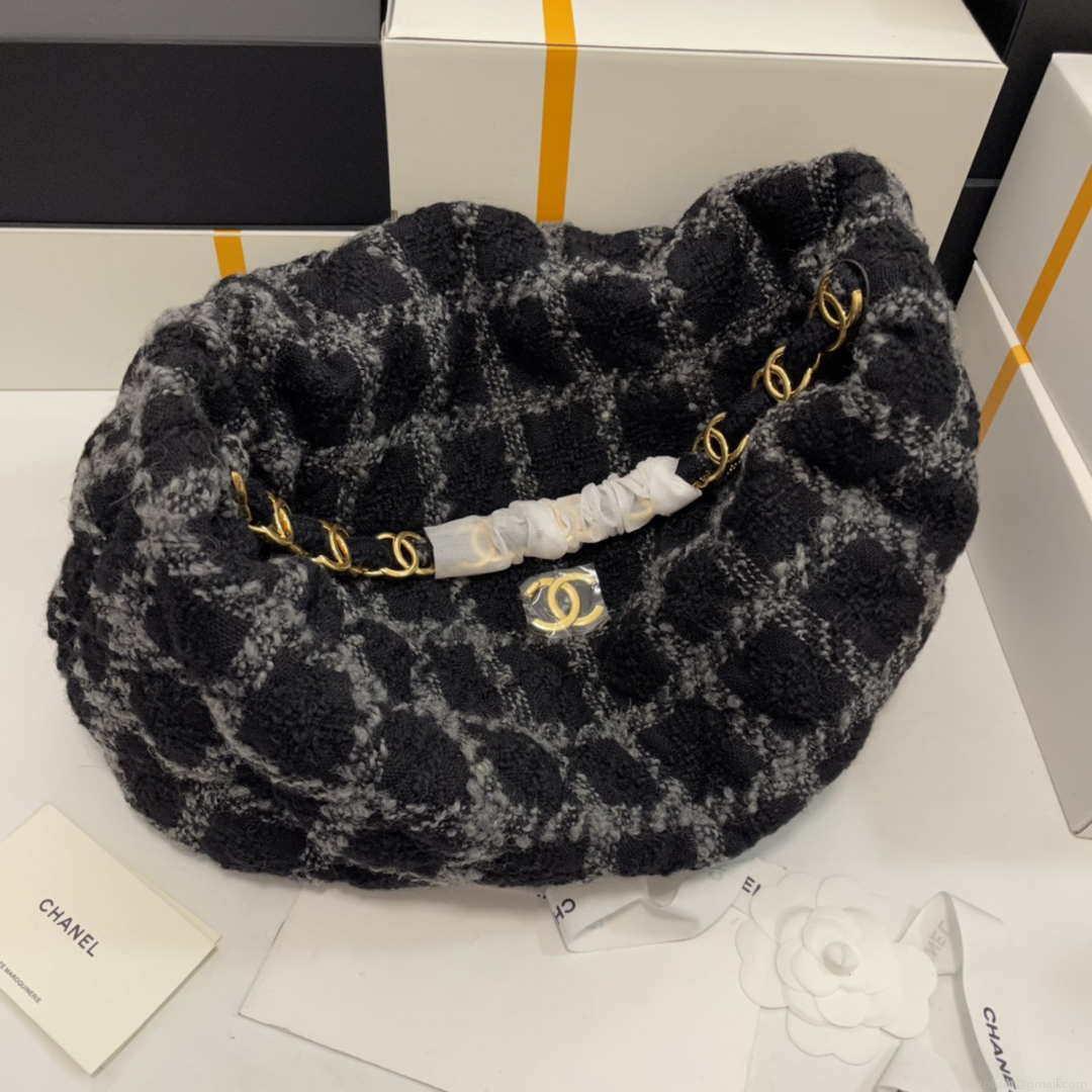 Chanel AS3564 MAXI HOBO BAG Wool Tweed & Gold-Tone Metal Black & Gray
