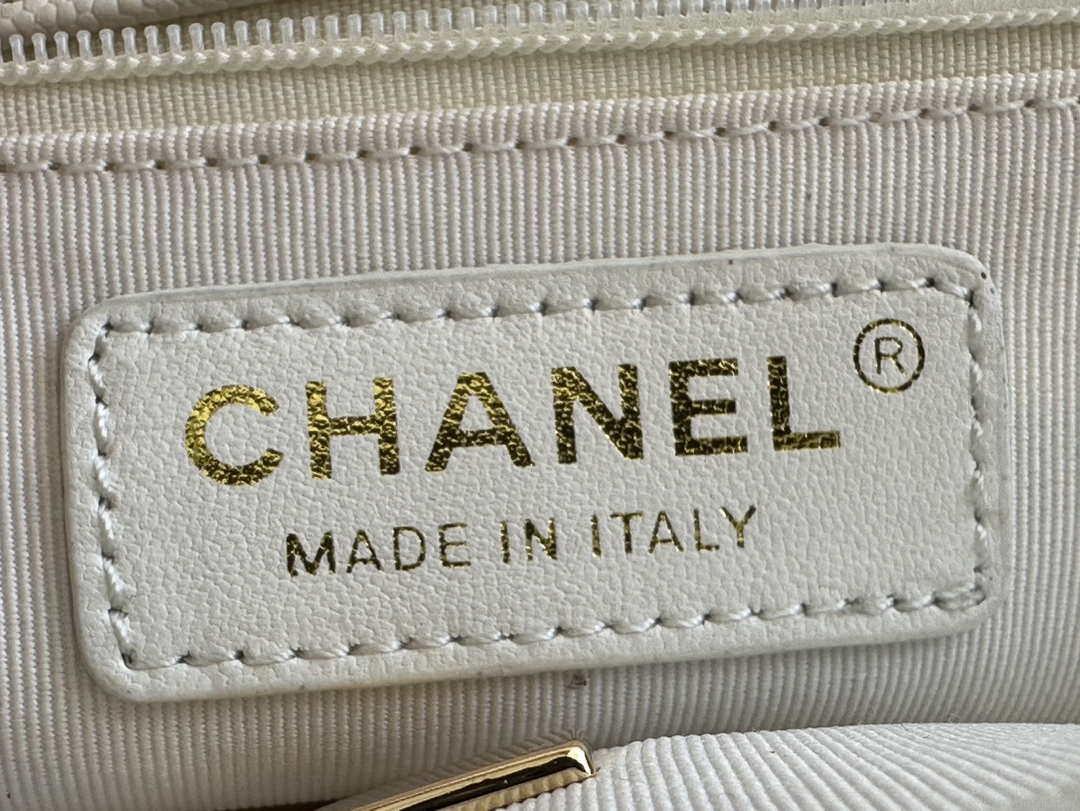 Chanel AS3662 LARGE BACKPACK Calfskin & Gold-Tone Metal White