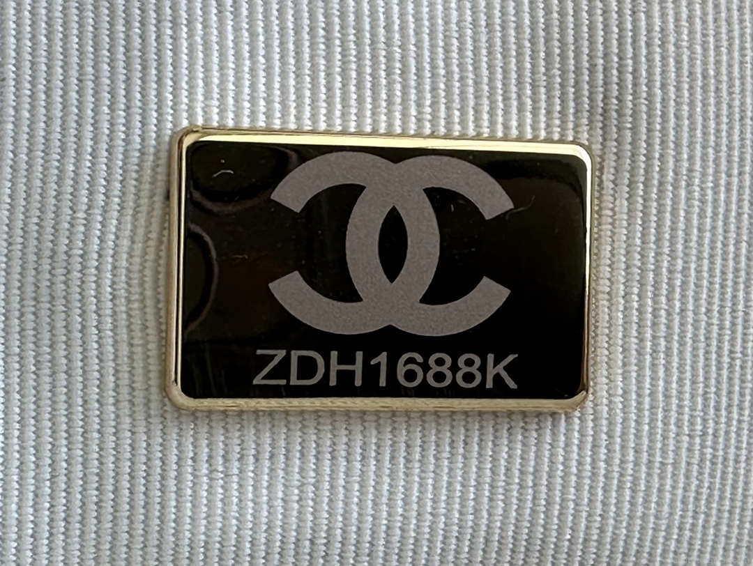 Chanel AS3662 LARGE BACKPACK Calfskin & Gold-Tone Metal White