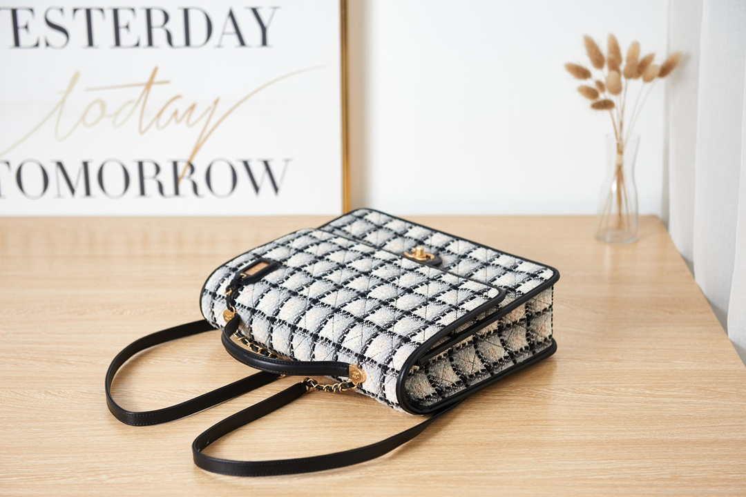 Chanel AS3662 LARGE BACKPACK Wool Tweed & Gold-Tone Metal White