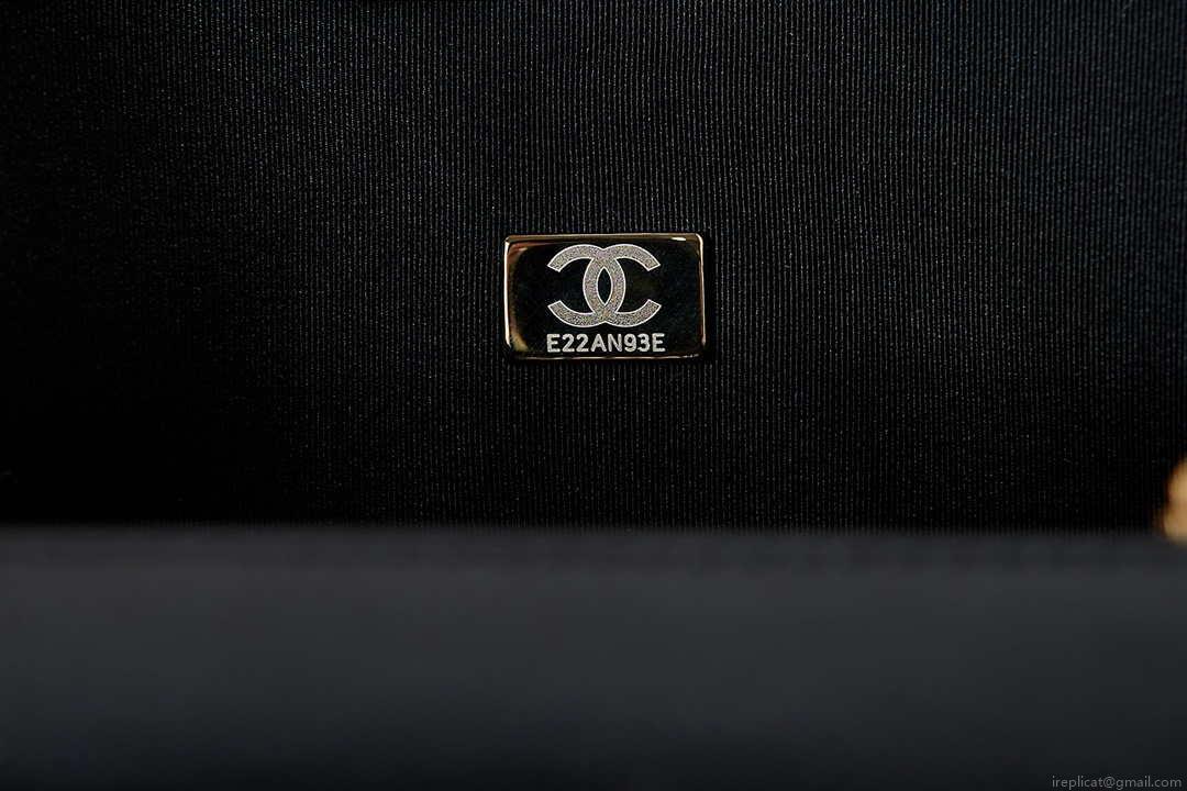 Chanel AS3662 LARGE BACKPACK Wool Tweed & Gold-Tone Metal White