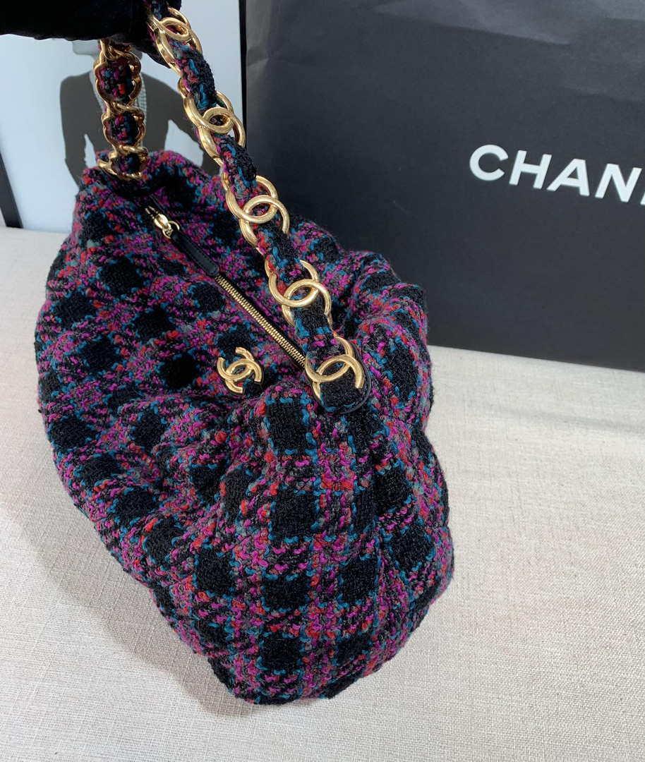 Chanel AS3564 MAXI HOBO BAG Wool Tweed & Gold-Tone Metal Purple