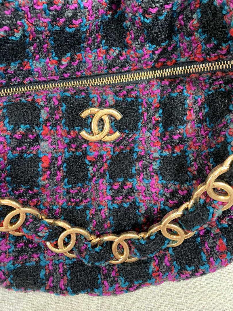 Chanel AS3564 MAXI HOBO BAG Wool Tweed & Gold-Tone Metal Purple