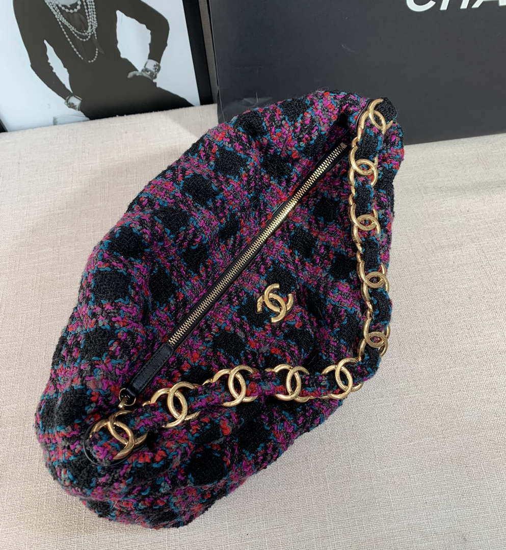 Chanel AS3564 MAXI HOBO BAG Wool Tweed & Gold-Tone Metal Purple