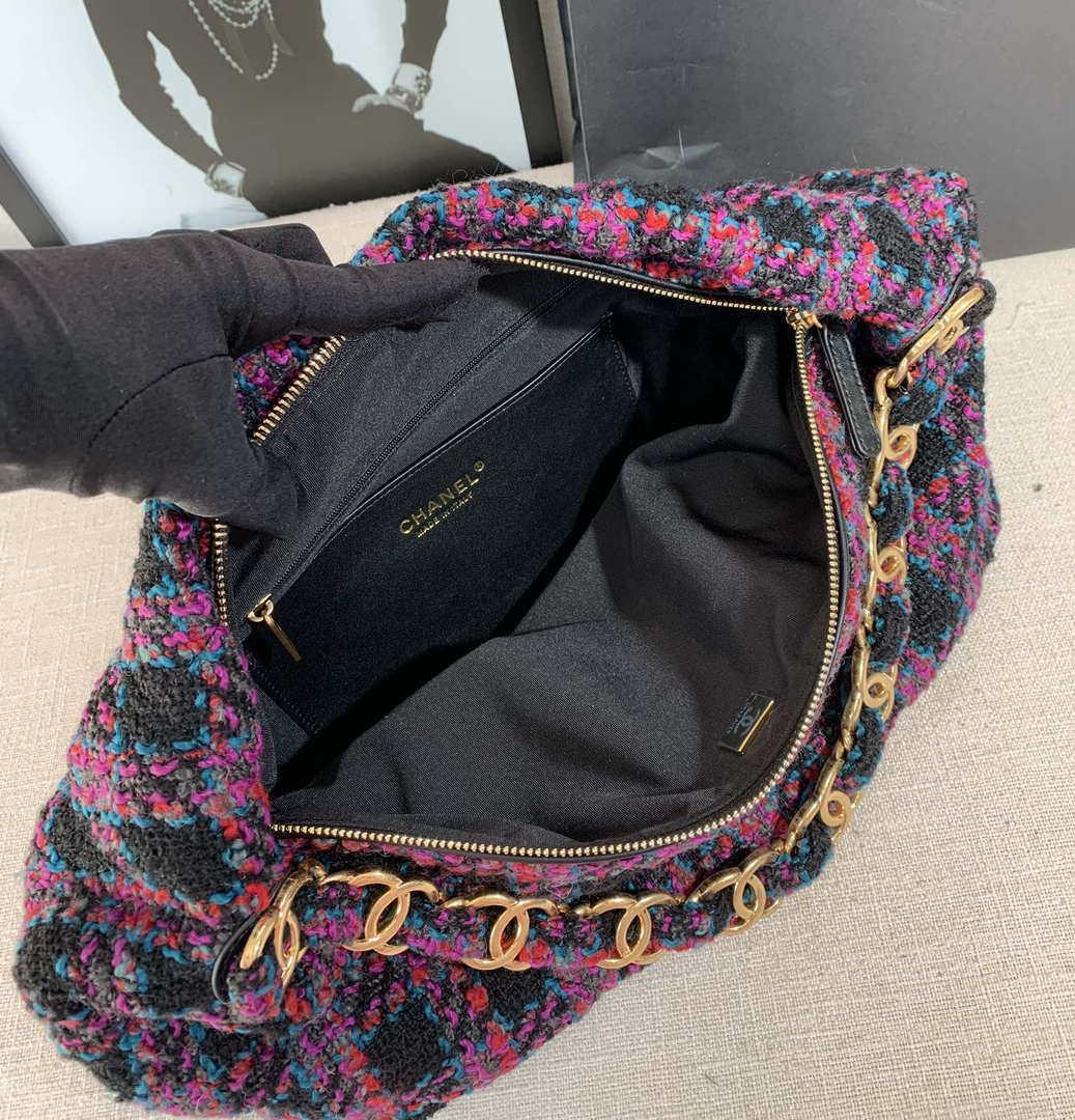 Chanel AS3564 MAXI HOBO BAG Wool Tweed & Gold-Tone Metal Purple