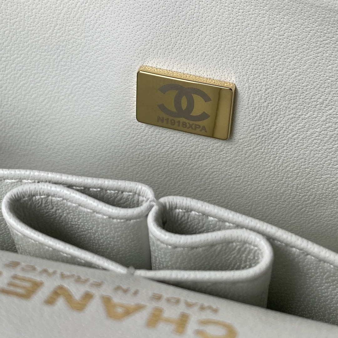 Chanel A01113 Flap Handbag Classic Bag Grained shiny Calfskin White Gold