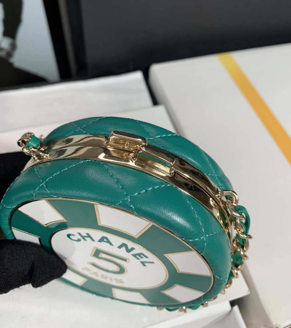 Chanel Ap3704 Clutch With Chain Lambskin Enamel & Gold-Tone Metal Green & White