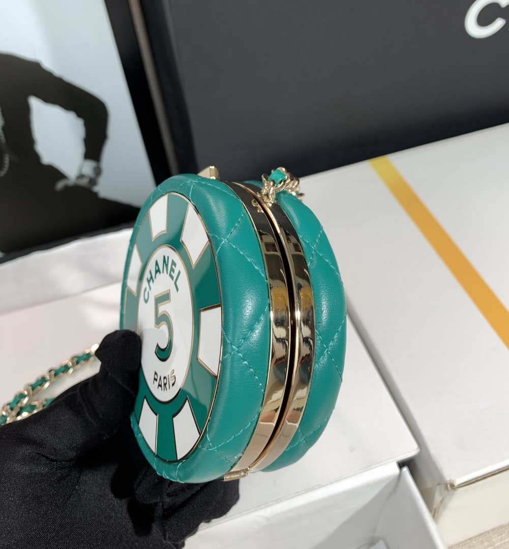 Chanel Ap3704 Clutch With Chain Lambskin Enamel & Gold-Tone Metal Green & White