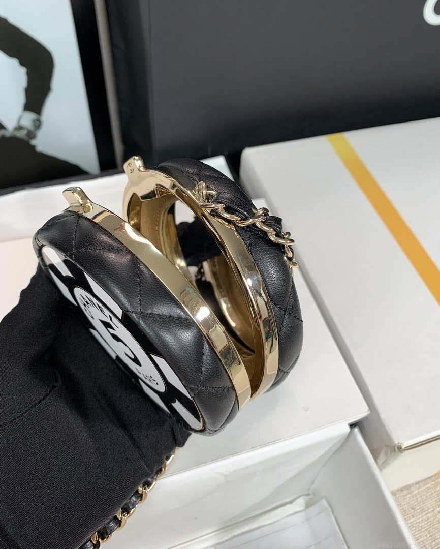 Chanel Ap3704 Clutch With Chain Lambskin Enamel & Gold-Tone Metal Black & White