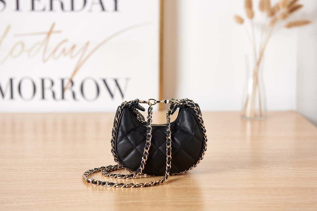 Chanel AP3232 Clutch With Chain Lambskin & Shiny Light Gold Metal Black