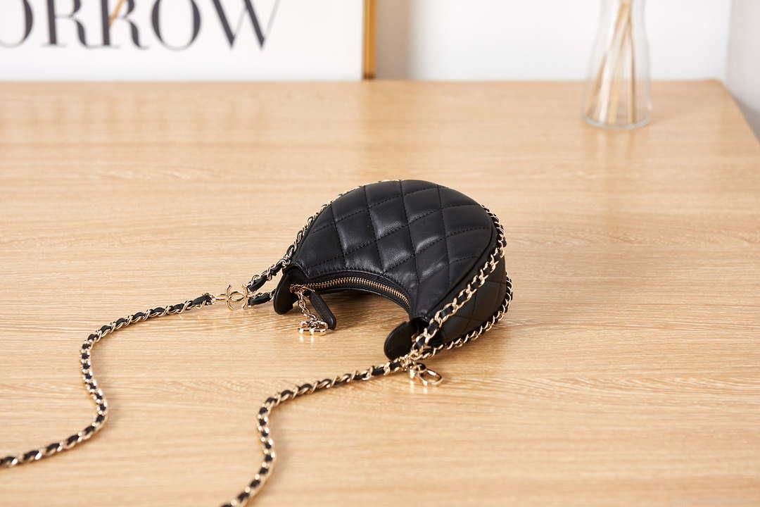 Chanel AP3232 Clutch With Chain Lambskin & Shiny Light Gold Metal Black